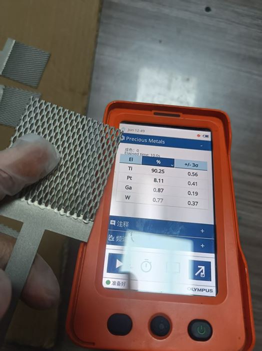 Platinum-coated anodizing